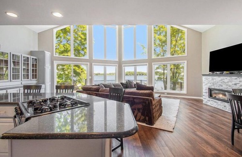 Brighton House | Inviting Space with Panoramic Lake Views and Top Amenities