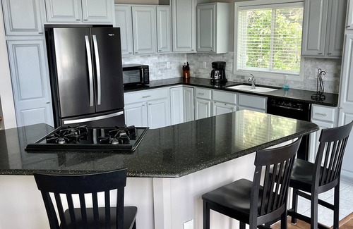 Brighton House | Inviting Space with Panoramic Lake Views and Top Amenities
