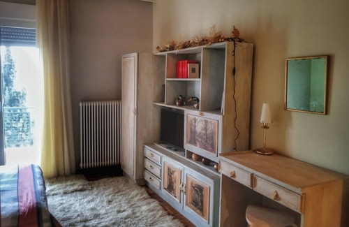 Kastoria Apartment | Panoramic view of the lake! A romantic retreat right into the heart of Kastoria.
