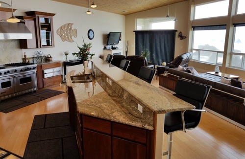 Bandon House | Oceanfront Oasis with Stunning Views and Premium Amenities