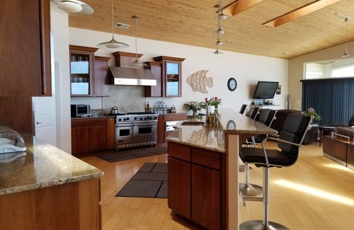 Bandon House | Oceanfront Oasis with Stunning Views and Premium Amenities