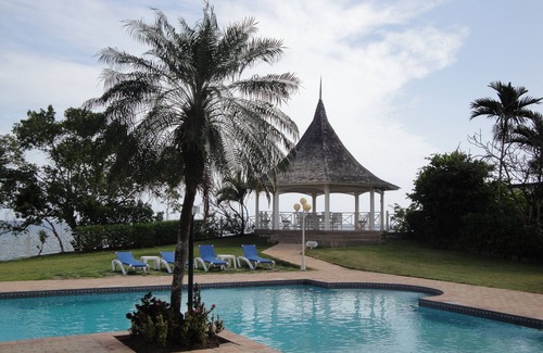 Ocho Rios Apartment | Indulge in Ocean View Bliss at Sea Below Amazing View