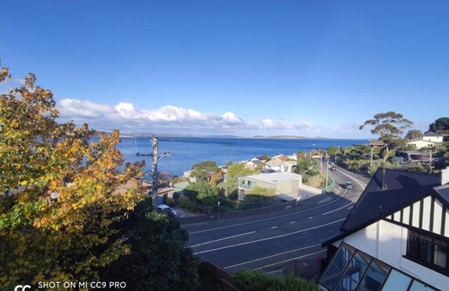 Sandy Bay Apartment | Panoramic View Unit for Pet Lovers - 4-Star Comfort Awaits