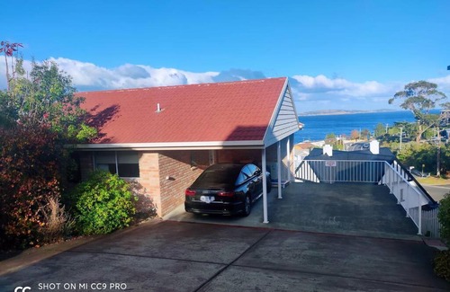 Sandy Bay Apartment | Panoramic View Unit for Pet Lovers - 4-Star Comfort Awaits