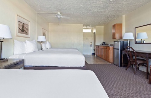 Kahului Hotel | Scenic Retreat with Pool Near Kanaha Beach Park!