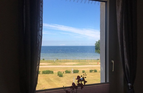 Zierow Apartment | Beachfront Bliss: Panoramic Views & Spa Amenities Await