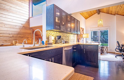 Elkhorn Village Condo | Designer Condo with Resort Amenities & Golf Course Views