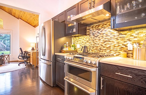 Elkhorn Village Condo | Designer Condo with Resort Amenities & Golf Course Views
