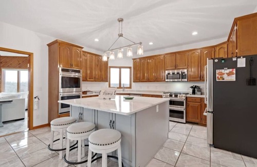 Lynchburg House | Scenic Retreat with Kayaks, SUPs & Panoramic Views