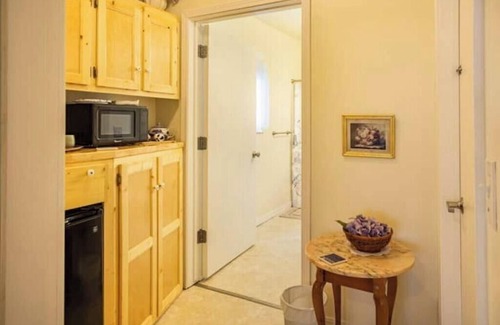 Corvallis House | Panoramic Views & Dog Heaven on the farm