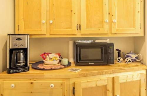 Corvallis House | Panoramic Views & Dog Heaven on the farm