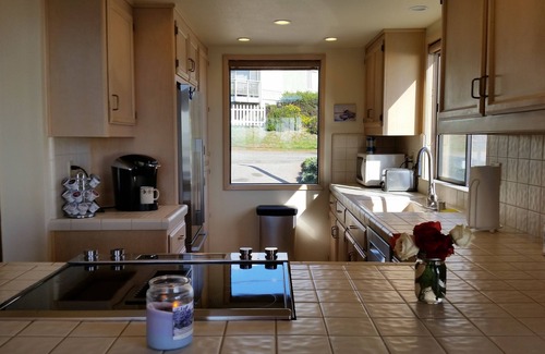 Marine Terrace House | Exceptional Month Long Getaway at The Holiday Hotel