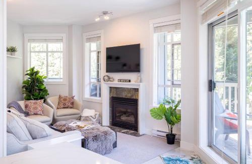 Village North House | Scenic 2 Bed Retreat with Panoramic Views in Village