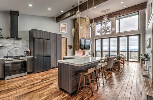 Morganton Ski Chalet | Modern Mountain Chalet with Panoramic Views near Blue Ridge