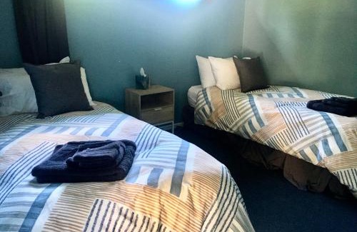 Ahipara House | Scenic Retreat with Panoramic Views - Pet Friendly Stay