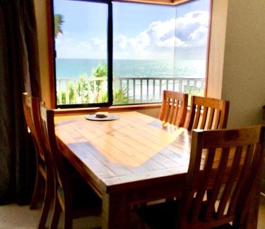 Ahipara House | Scenic Retreat with Panoramic Views - Pet Friendly Stay