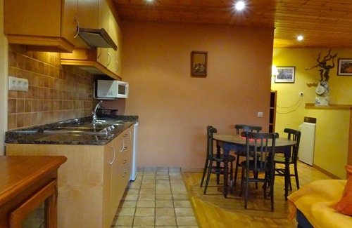Calbinya Cottage | Experience Panoramic Views in the Pyrenees Village