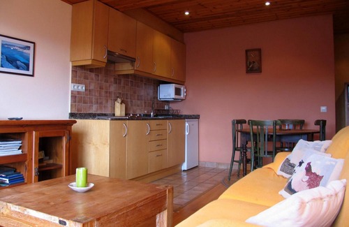 Calbinya Cottage | Experience Panoramic Views in the Pyrenees Village