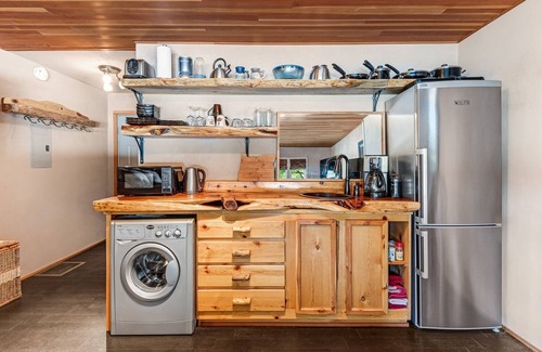 Orchard District Cottage | Experience Panoramic Views & Pool Access by the Deschutes