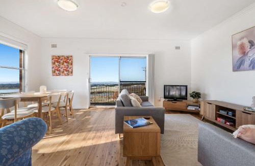 Canobolas House | Experience Scenic Farm Stay at Pinnacle - Family Friendly