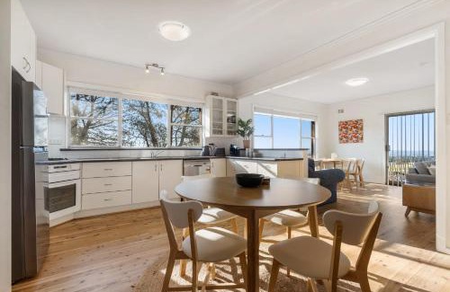Canobolas House | Experience Scenic Farm Stay at Pinnacle - Family Friendly