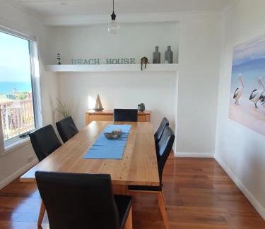 Bridport House | Scenic Panoramic Views at Walter with Family-Friendly Dining