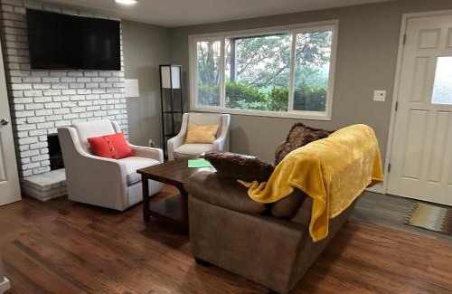 Ashland Apartment | Serene Oceanfront Retreat with Stunning Views & 9/10 Rating