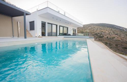 Nafplio Villa | Stunning Oceanfront Villa with Pool and Hot Tub Amenities
