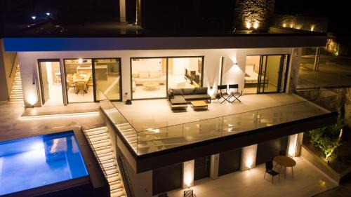 Nafplio Villa | Stunning Oceanfront Villa with Pool and Hot Tub Amenities