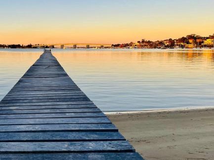Sylvania Apartment | Waterfront Retreat: Panoramic View Apartment Awaits You