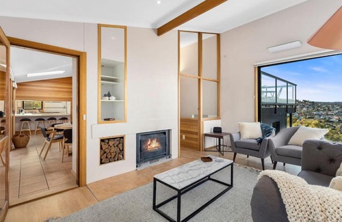 Rosny House | Scenic Water Views and Family-Friendly Accommodations