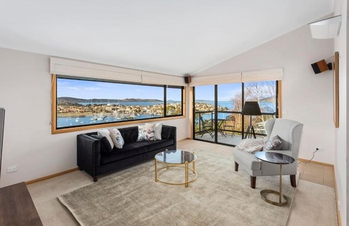 Rosny House | Scenic Water Views and Family-Friendly Accommodations