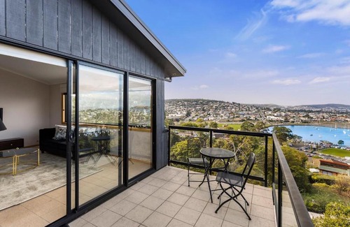 Rosny House | Scenic Water Views and Family-Friendly Accommodations