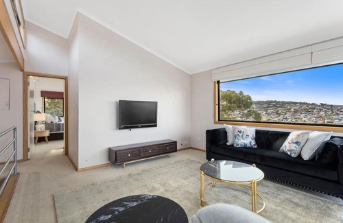 Rosny House | Scenic Water Views and Family-Friendly Accommodations