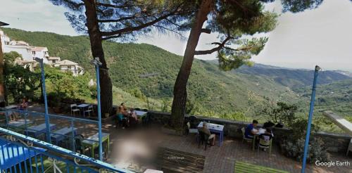 Villa Talla Apartment | Experience Panoramica sul Terrazzo: Pet-Friendly Retreat