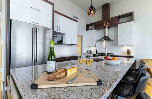 Petite-Riviere-Saint-Francois Ski Chalet | Panoramique 57: Stunning Views & Spacious Comfort