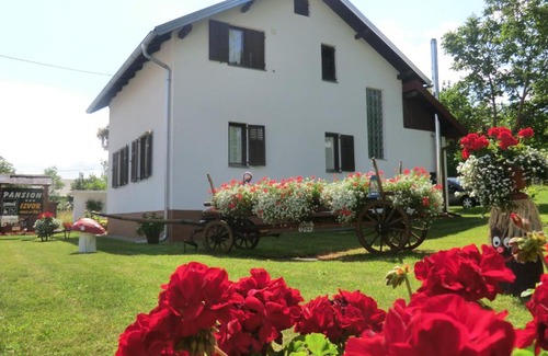 Vrelo Korenicko House | Guest Rated: Pansion Izvor with Breakfast & Accessibility
