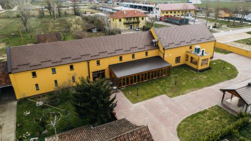 Babina Greda Hotel | Discover Comfort at Pansion Mihića dvori - 4-Star Retreat