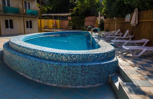 Tsentralnyy Hotel | Relax at Pansionat PrimaVera: Pool, Breakfast & Hot Tub