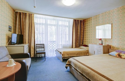 Roschinskoe Resort | Discover Pansionat Severnoye Siyaniye with Private Beach Access
