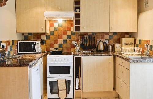 Llandovery House | Family-Friendly Stay at Pant Y Bryn Bach - 4 Star Comfort