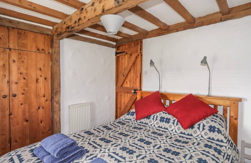 Amlwch Cottage | Inviting Pant Y Crintach: Pet-Friendly Stay with Fireplace
