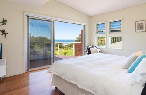 Culburra Beach House | Experience Pantai Indah: Family-Friendly & Accessible Stay