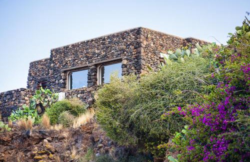 Localita Punta Fram Hotel | Relax at Hotel Village Suvaki with Ocean Views & Pool