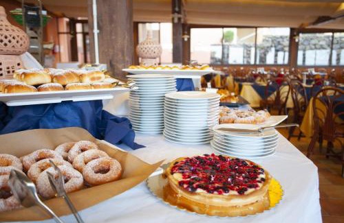 Localita Punta Fram Hotel | Relax at Hotel Village Suvaki with Ocean Views & Pool