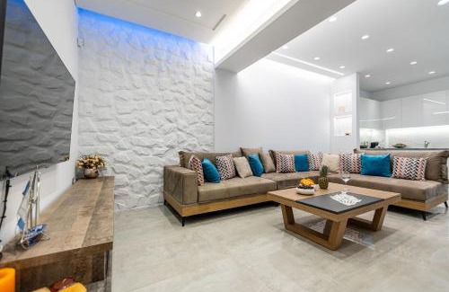 Melanes Apartment | Indulge in Pantiki Suite with Oceanfront Views in Naxos