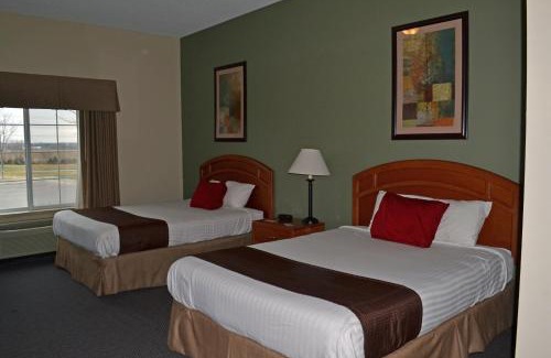 Paola Hotel | Oceanfront Retreat: Paola Inn and Suites Awaits You