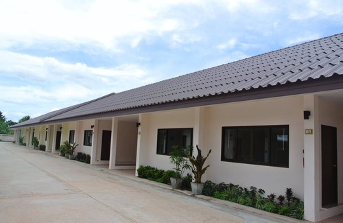 Makham Tia Hotel | Cozy Paolomareetel Hotel: Family-Friendly with Breakfast