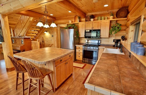 Paonia Cabin | Pet-Friendly Paonia Cabin: Guest Rated 10/10 with Breakfast