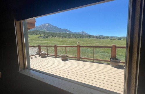 Paonia Cabin | Pet-Friendly Paonia Cabin: Guest Rated 10/10 with Breakfast